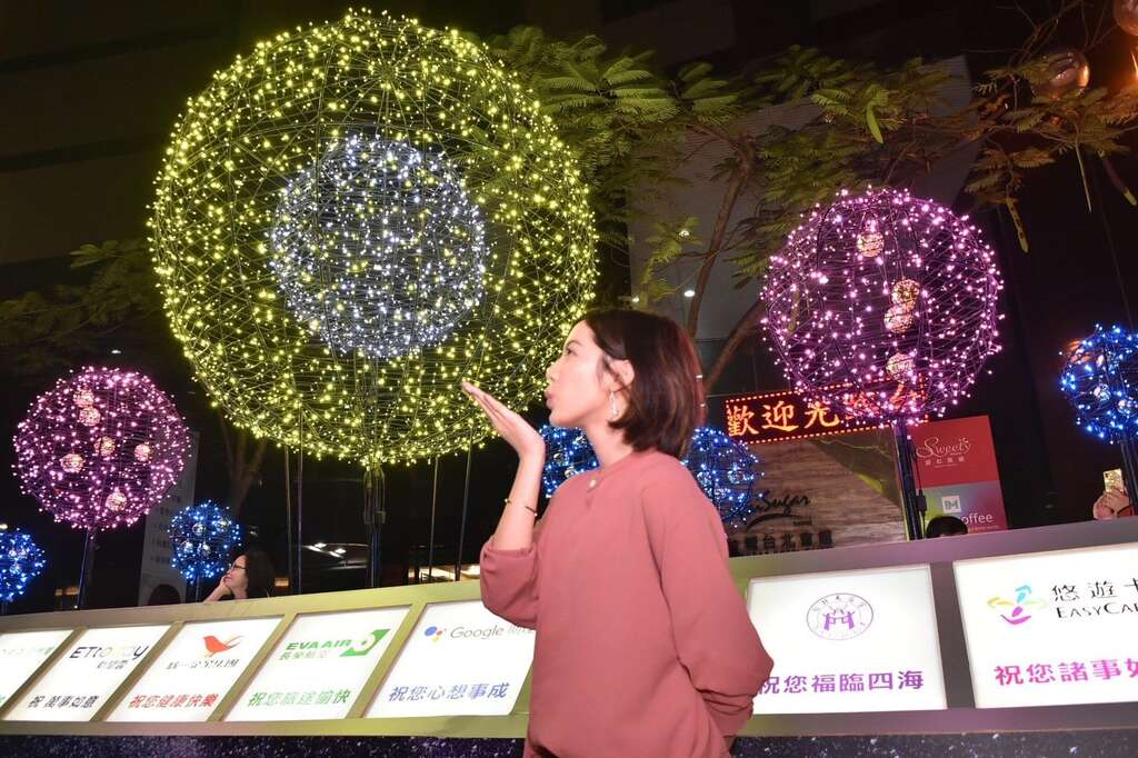 「学姊」黄瀞莹示范如何拍出可爱有趣的网美照片(拍照地点美梦成真星球)