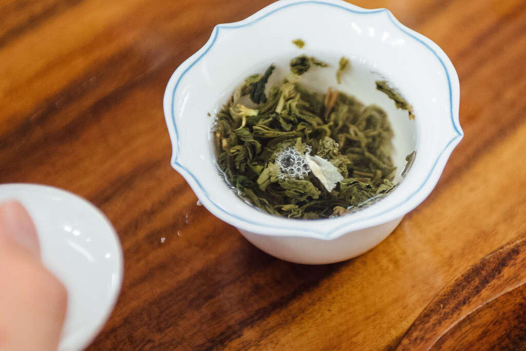 以花入室 以花入茶