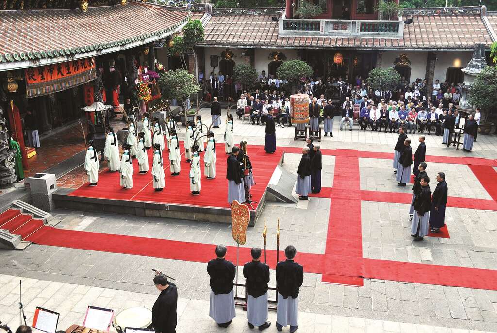 TAIPEI 春季号 2019 Vol.15--保生文化祭　歴史、宗教、コミュニティ の色彩が溢れるお祭り