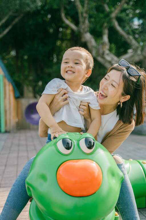 當我們玩在公園裡 有一座屬於大家的遊樂場