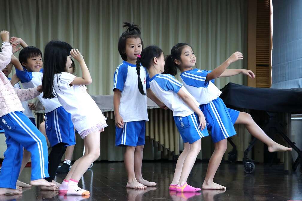 为了呈现最好的表演，博嘉实小学生努力彩排练习。