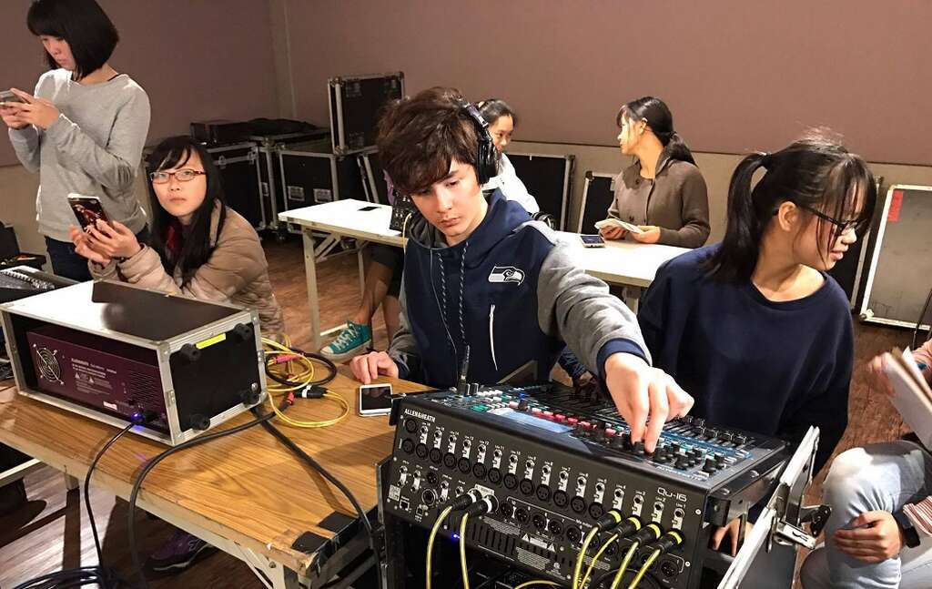 TMS的技术课程相当实用，培养学生专业能力，与产业紧密衔接。