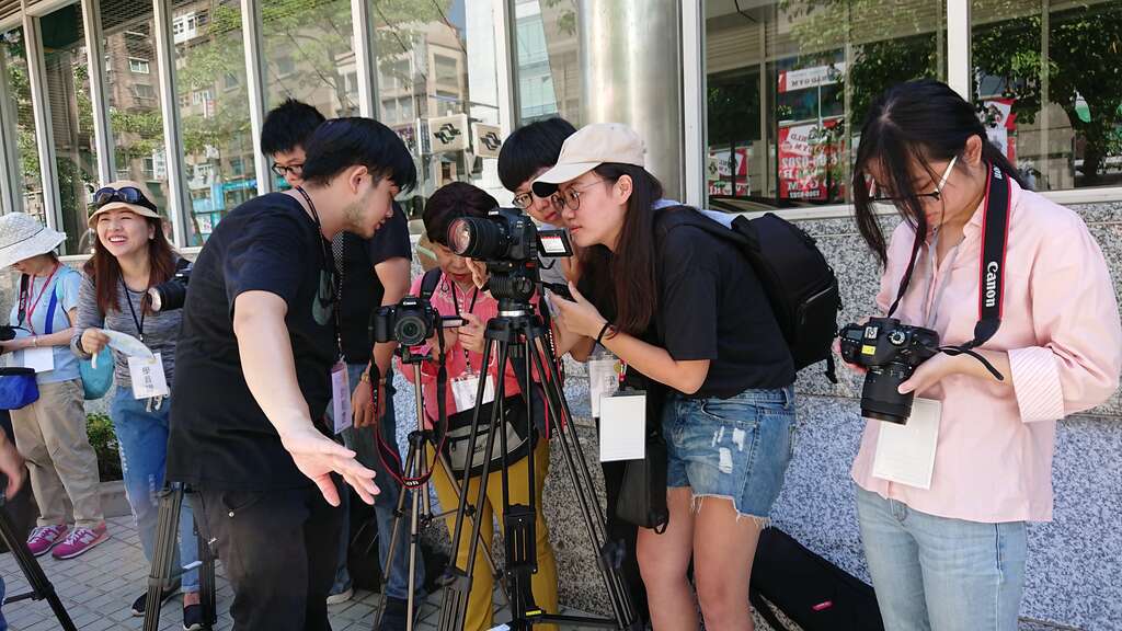 北市觀光傳播局提供市民如何拍片報導地方的免費課程。