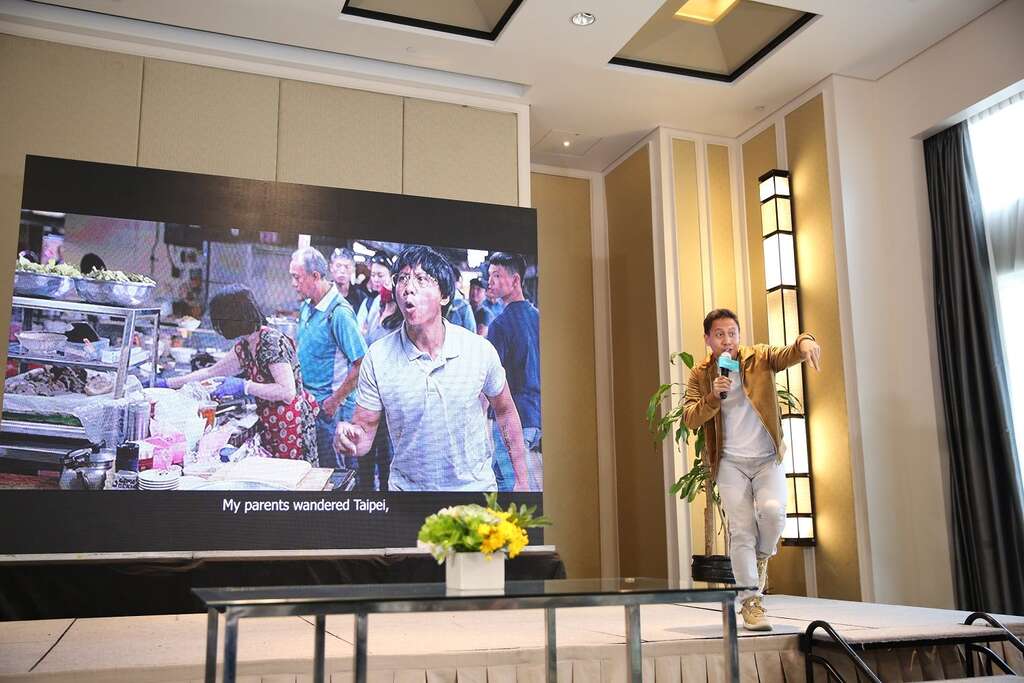 菲律賓人氣網紅Mikey Bustos在發布會上發表最新臺北觀光主題曲,活潑旋律再掀一波洗腦神曲旋風.JPG