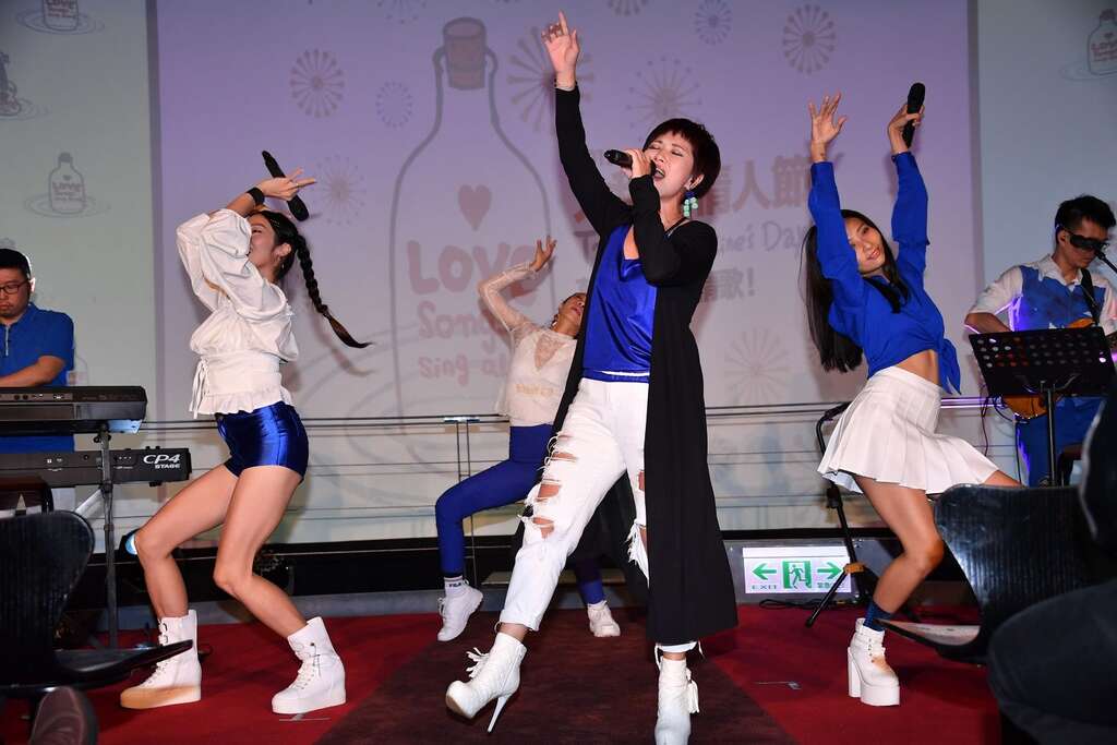 (圖二)Hot_Shock哈騷客樂團帶來精彩表演