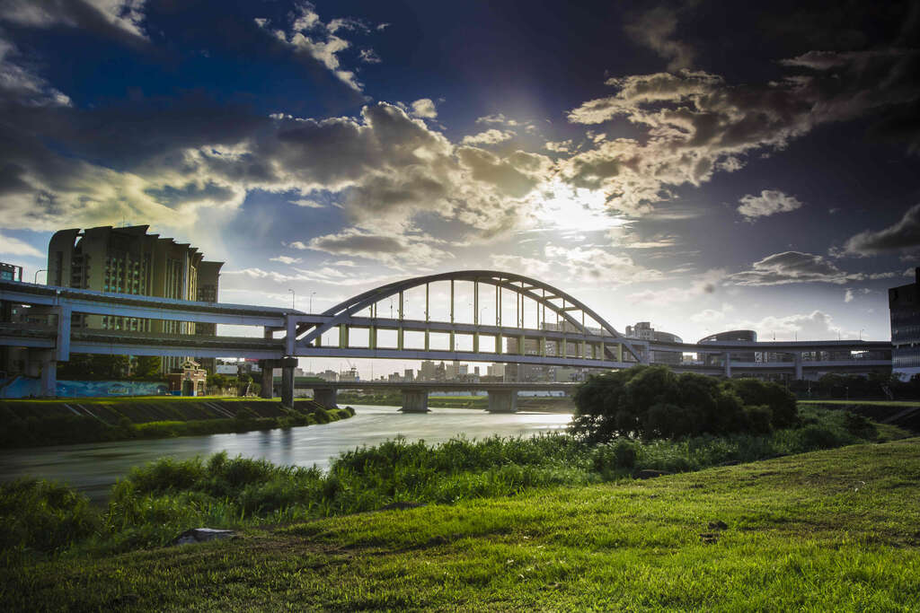 南湖右岸河滨公园 风景优美