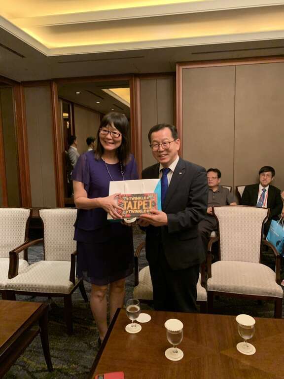 拜会韩国会展协会Kim_Eungsu会长_推介台北市会展环境