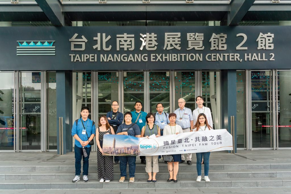 業者參訪今年甫全新落成啟用的南港展覽館2館