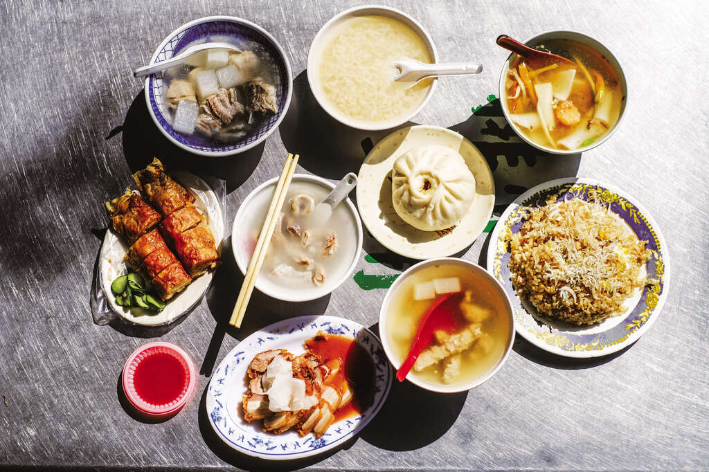 There are so many food options in the Cisheng Temple neighborhood, and all of them are heartily recommended by locals.