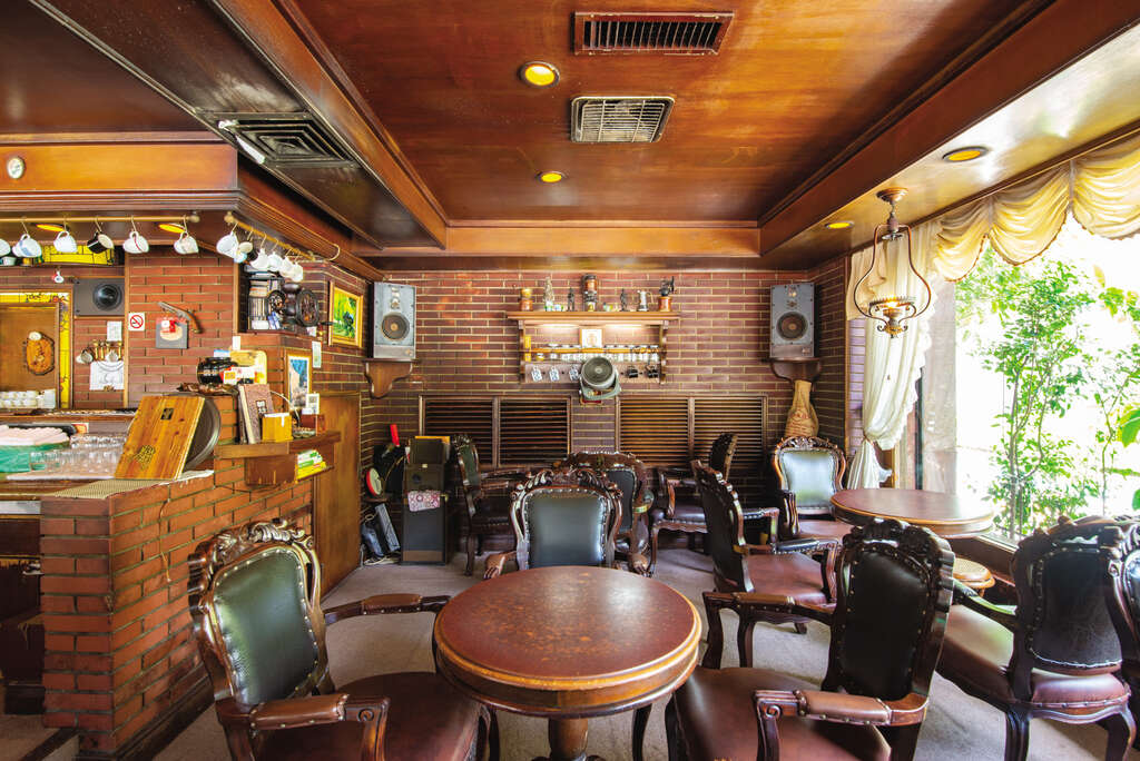 TAIPEI Fall 2019 Vol.17--Not Another Hipster Café : Taipei’s Old-School Coffee Shops