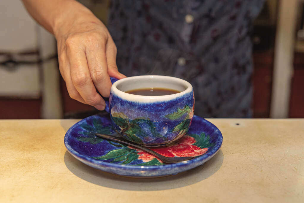 TAIPEI Fall 2019 Vol.17--Not Another Hipster Café : Taipei’s Old-School Coffee Shops