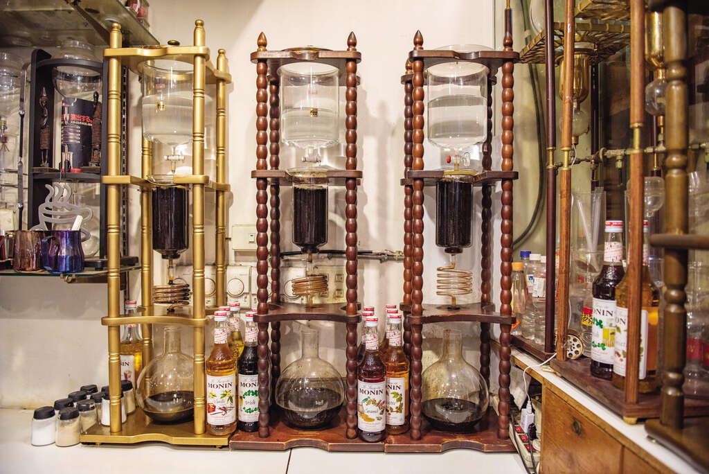 TAIPEI Fall 2019 Vol.17--Not Another Hipster Café : Taipei’s Old-School Coffee Shops