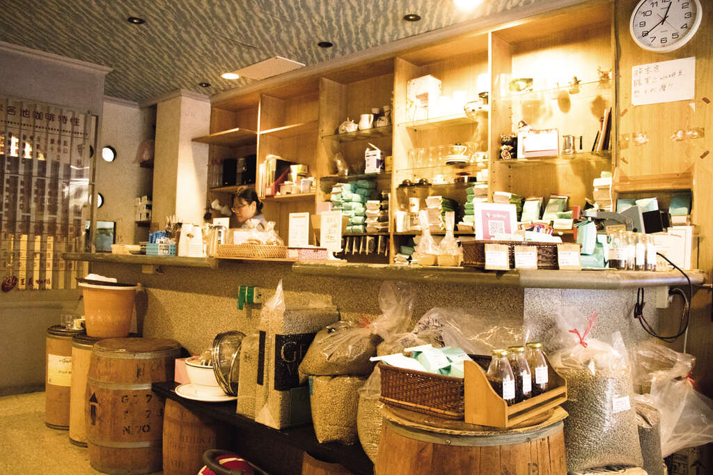 TAIPEI 秋季号 2019 Vol.17--流行りのお店にはない良さを求めて：台北の老舗カフェ