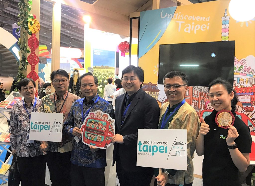 观传局长刘奕霆与华航吕若阜总经理及贵宾们一起公布「Undiscovered_Taipei清真假期」超优惠自由行专案