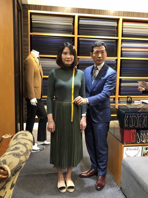 台北市观光传播局为推广越南旅游市场，特别邀请知名越南网红暨节目主持人Trần Thanh来台，在知名西服店体验台北订制服装软实力。
