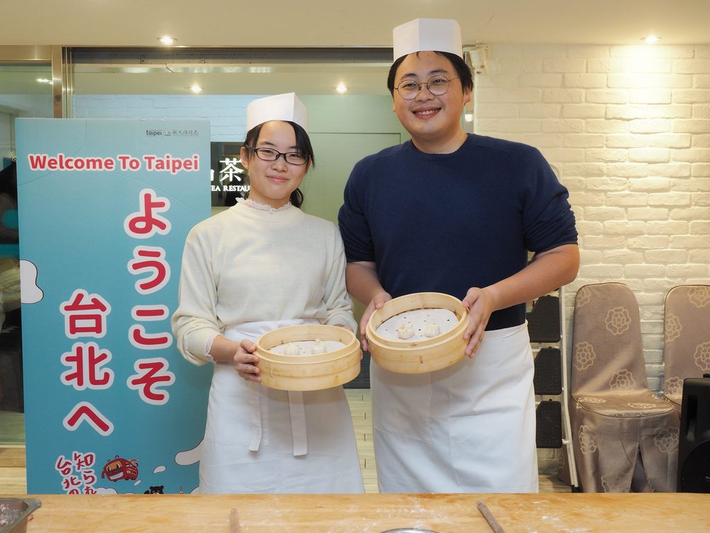 刘奕霆局长欢迎日本修学旅行来访，也与师生一同体验台北市特色美食-1