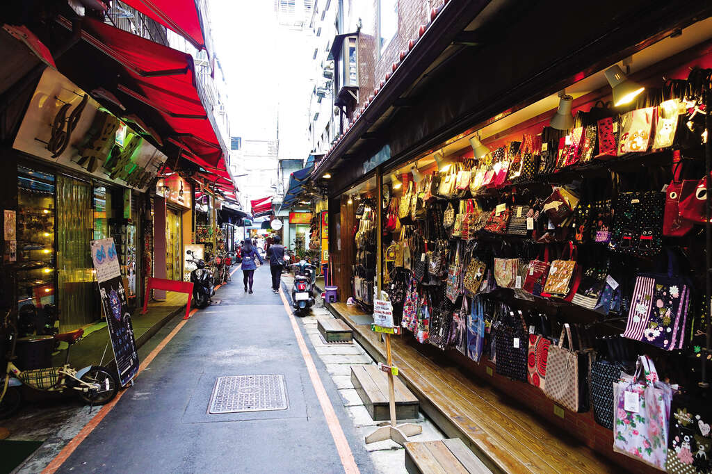 TAIPEI Winter 2019 Vol.18--New Year Shopping in Taipei