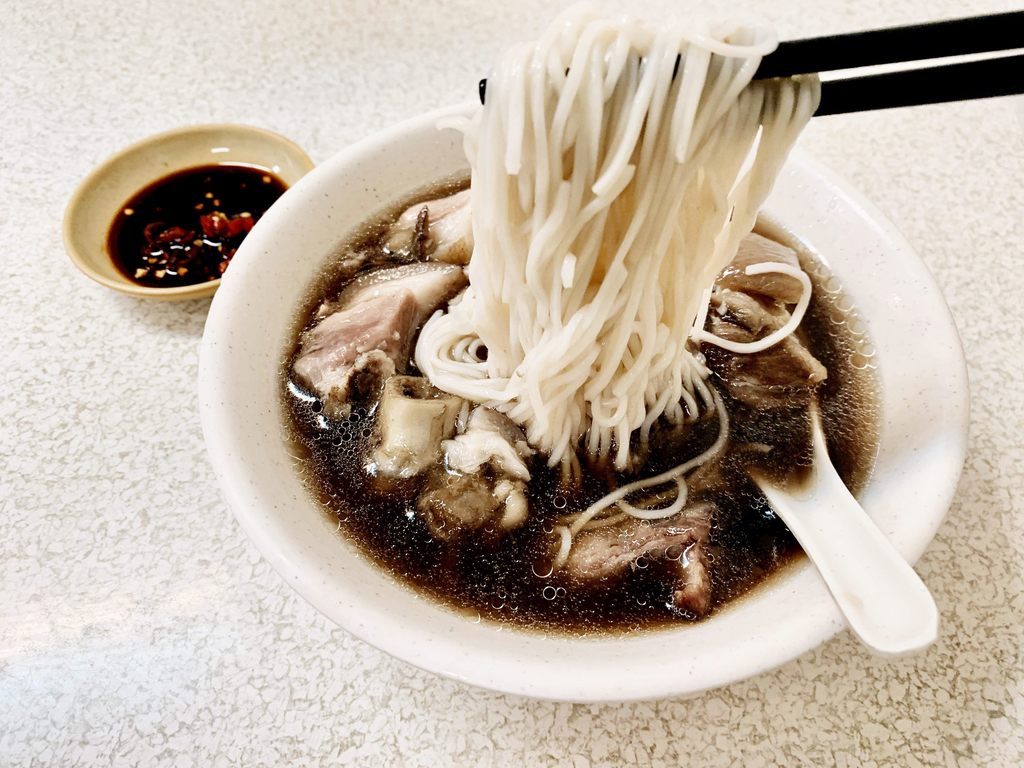 冷冷的冬天，不妨跟着「『熊比登』美食地图」，来碗香气四溢的热汤。