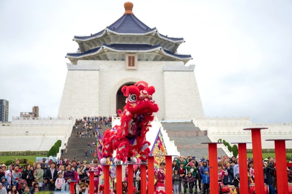 中正纪念堂自1月26日至29日每天下午4时於民主大道办理新春艺文表演