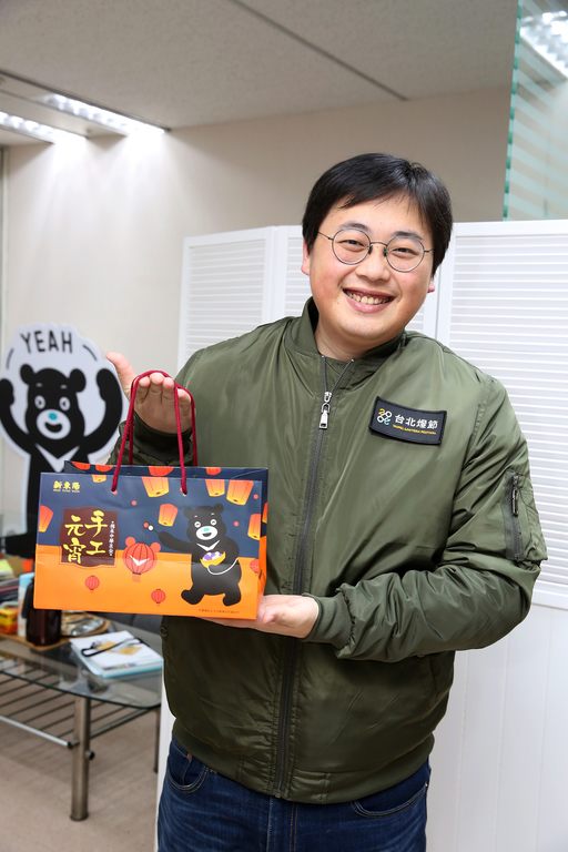 今(109)年熊讚與新東陽兩大品牌聯名合作，推出「熊讚x新東陽」元宵限定提袋。.JPG