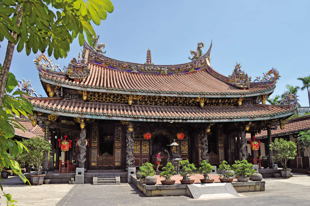 TAIPEI Spring 2020 Vol.19--Spring into Action: Five Diversified Tours to Explore Taipei