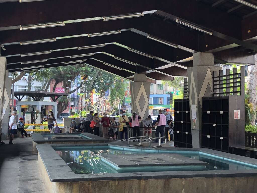 人數管控排隊進場