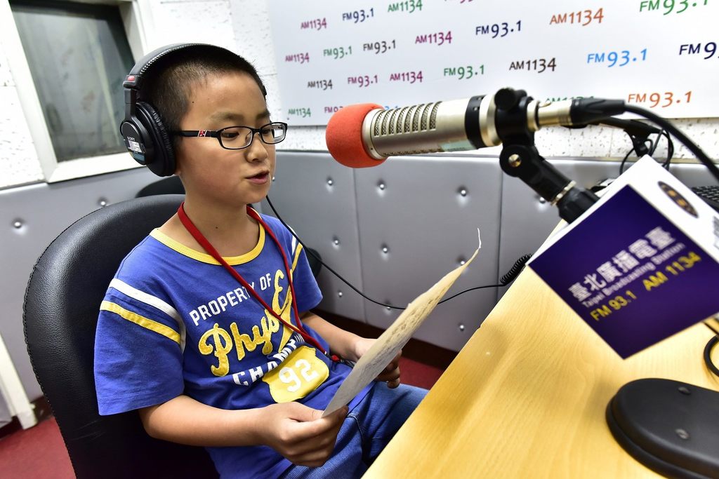 臺北電臺辦理小小廣播營，讓小朋友體驗當一日DJ。.JPG