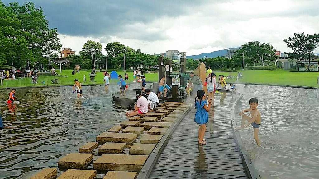 端午连假内湖运动公园戏水趣