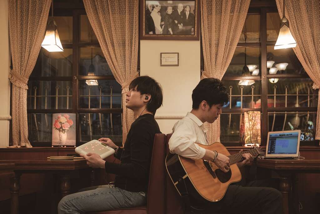 「Night Keepers 守夜人」樂團將音樂結合科技，開啟與樂迷的協作，打破創作與虛實的隔閡。