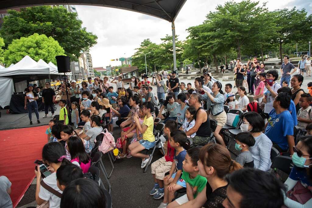 熊赞粉丝早就各就各位，熊赞出场後，任何动作都引起现场词起彼落的快门声，熊赞魅力不言而喻