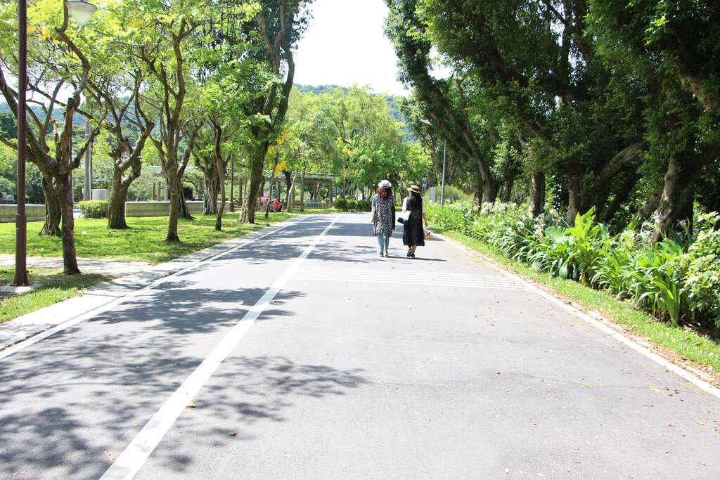 漫步園區內暂時遠離塵囂