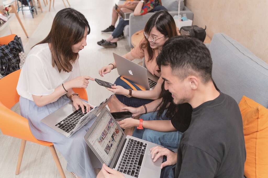 對習於使用網路交流的Z 世代而言，社群媒體是他們表達自我、尋求認同的重要管道。