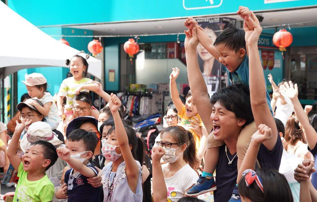 亲子热情参与FOOD超人互动抽奖