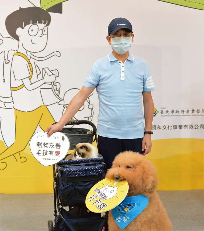 图4. 网红狗狗哈乐亲自示范「带着萌宠打卡趣」活动。