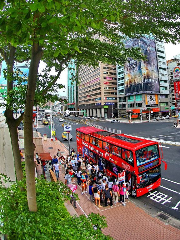搭雙層觀光巴士暢遊臺北