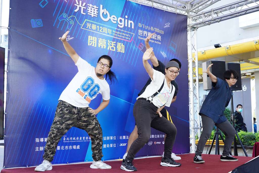 Just Dance活动现场-卖力舞动