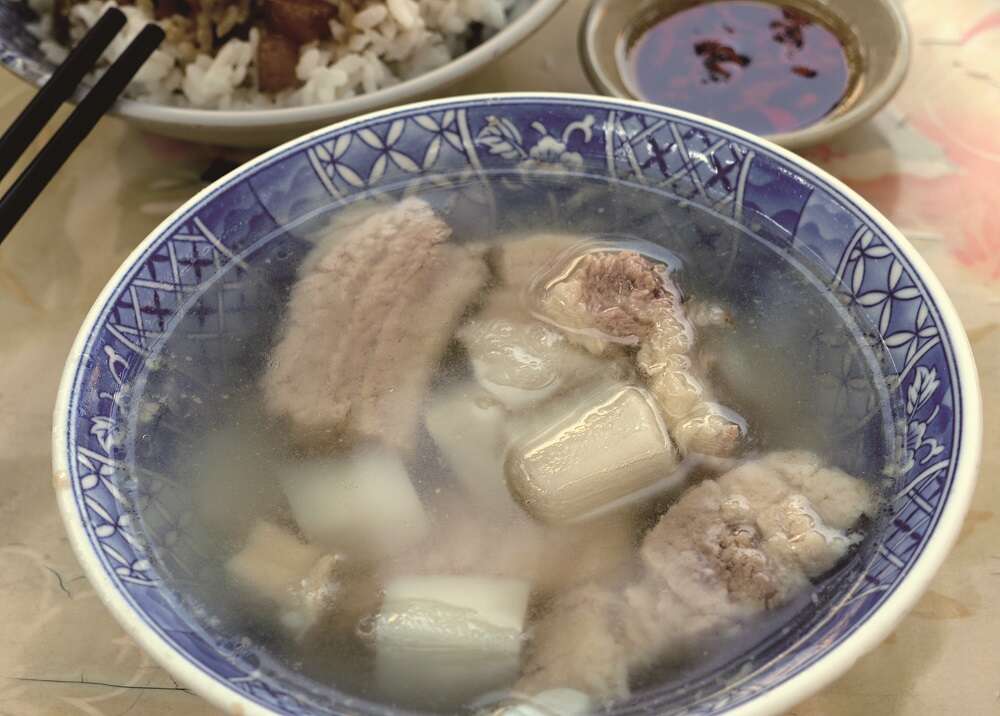 保安街49巷17号前「原汁排骨」摊之排骨汤