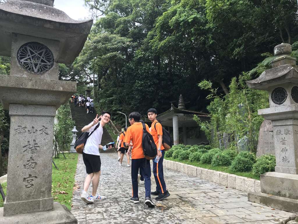 民眾開心健行去
