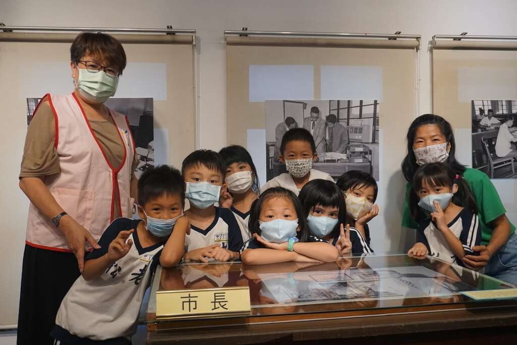 老松国小学生体验担任市长