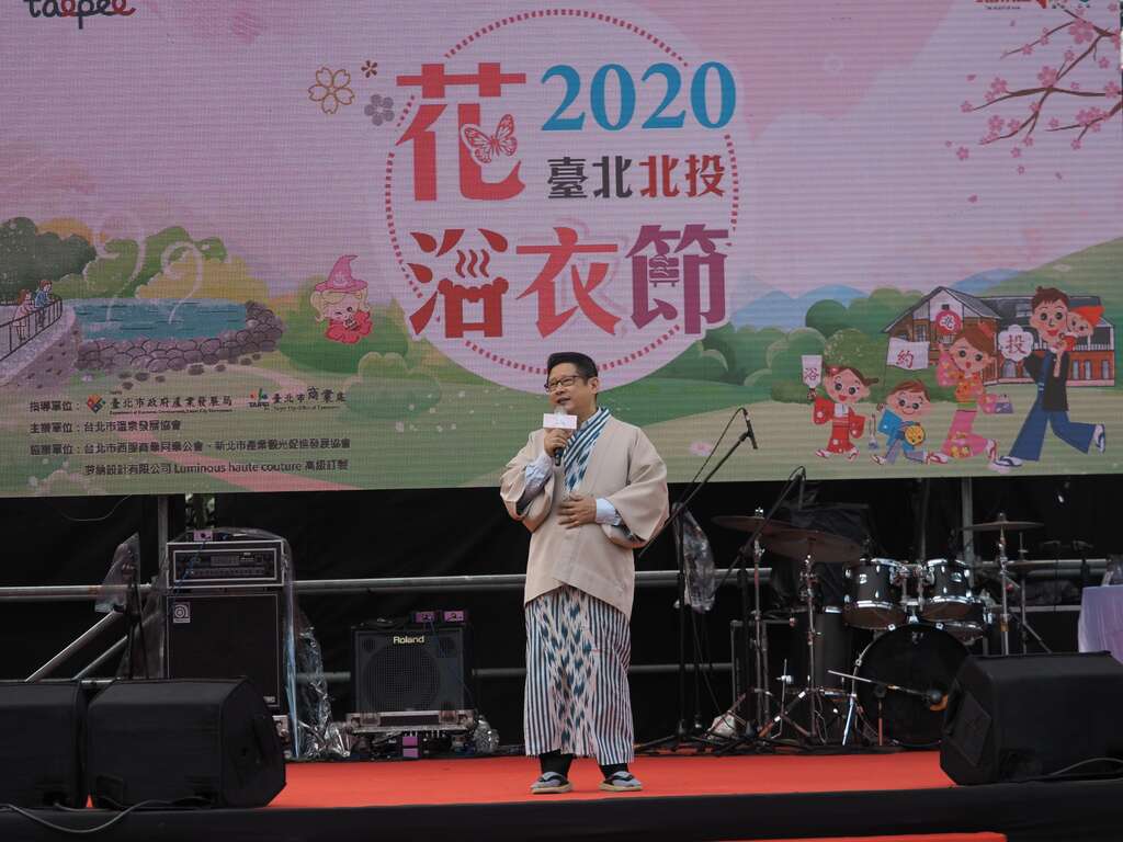 台北市政府产业发展局林崇杰局长为参赛者加油打气