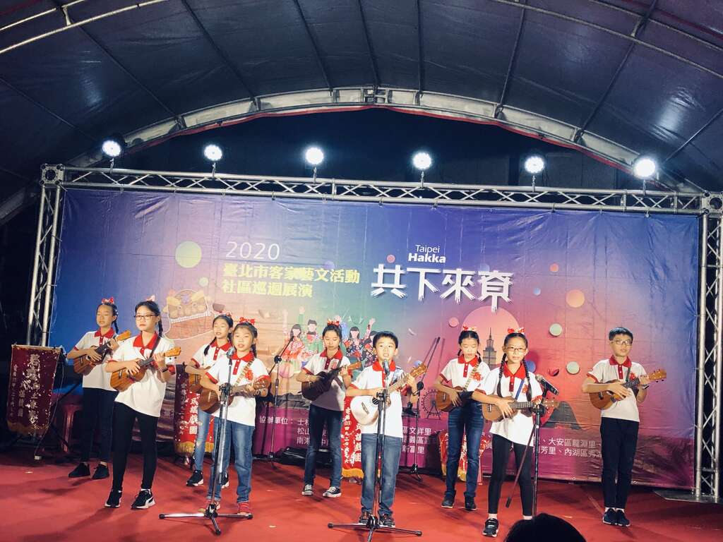 小朋友乐器演奏