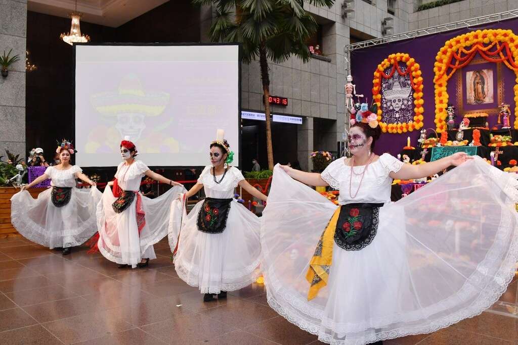 City Hall Holds Dia de Muertos Exhibition
