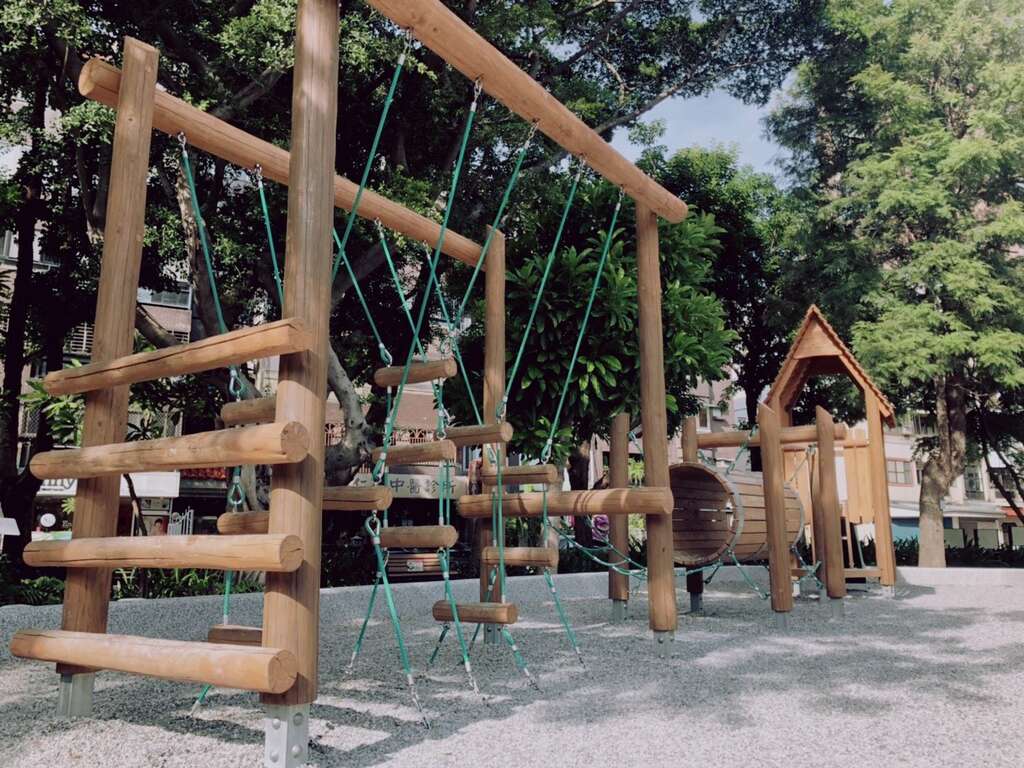 發揮創意關關闖