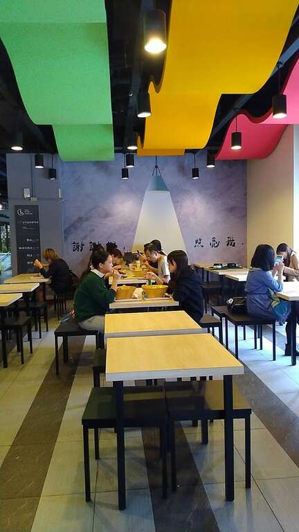 整洁明亮的用餐区