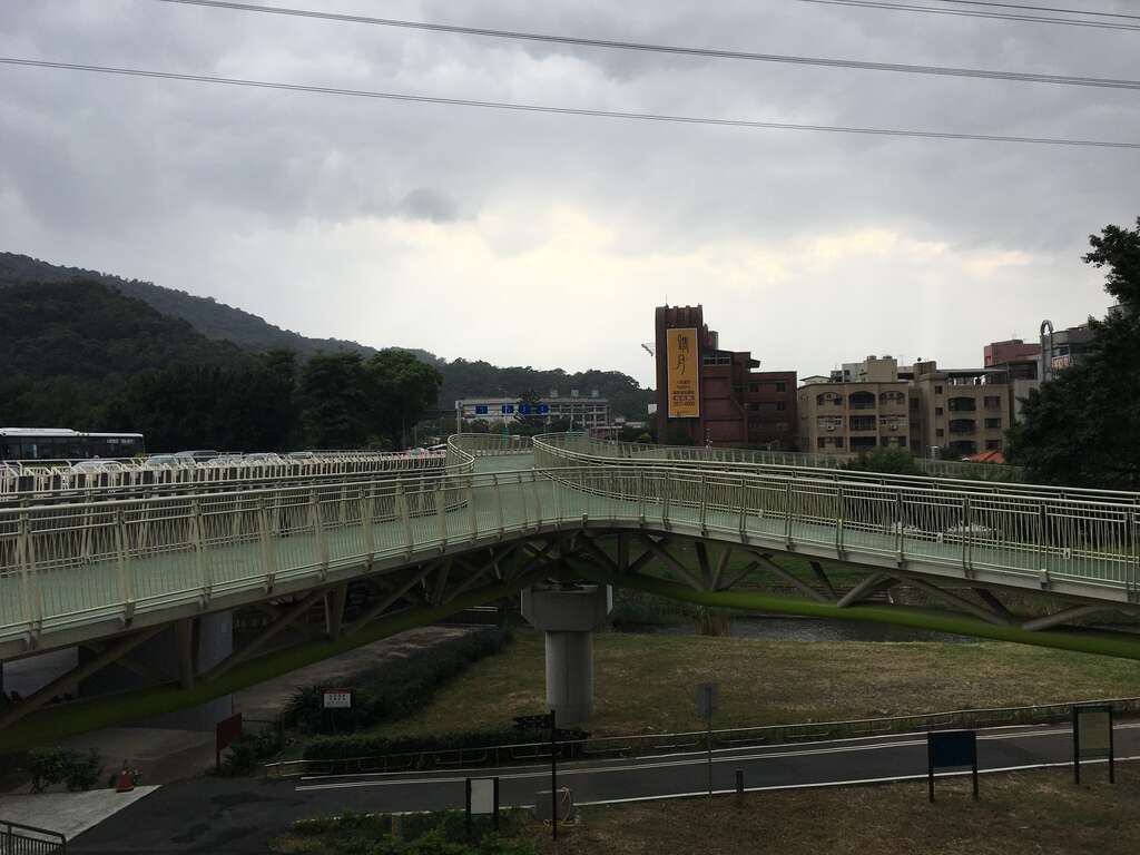 新设景观桥日间照片3（由右岸往左岸看）