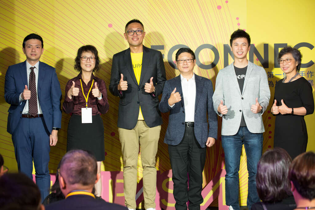北市产业局林崇杰局长与POP UP ASIA 亚洲手创展执委会主席 颜玮志、SHOPLINE全球智慧开店平台总经理 陈少勤及国际贵宾合影