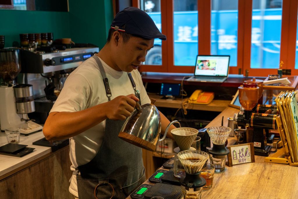 深夜咖啡Vis_cafe借問站提供像家的溫暖服務
