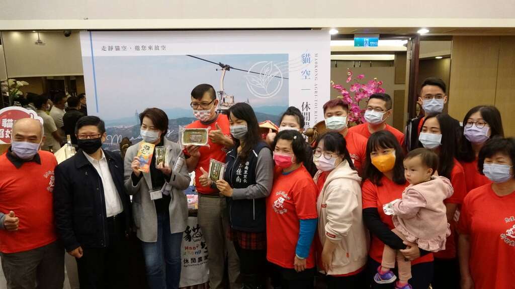 向黃副市長介紹貓空休閒農業區