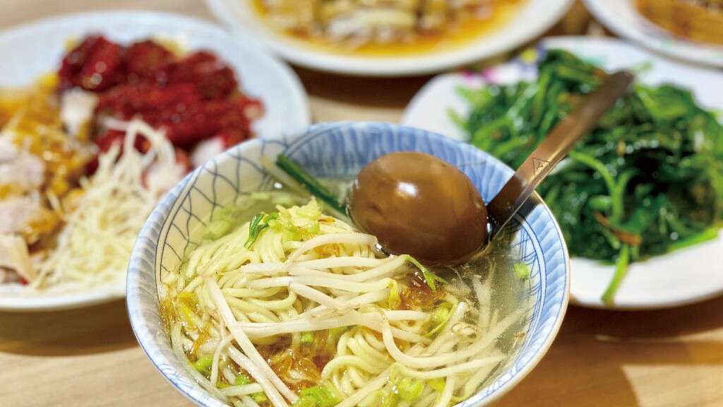 「阿國切仔麵」麵香十足，搭配高湯、滷蛋、豆芽菜，吃來相當有飽足感。 [最大闊度 1024 最大高度 768]