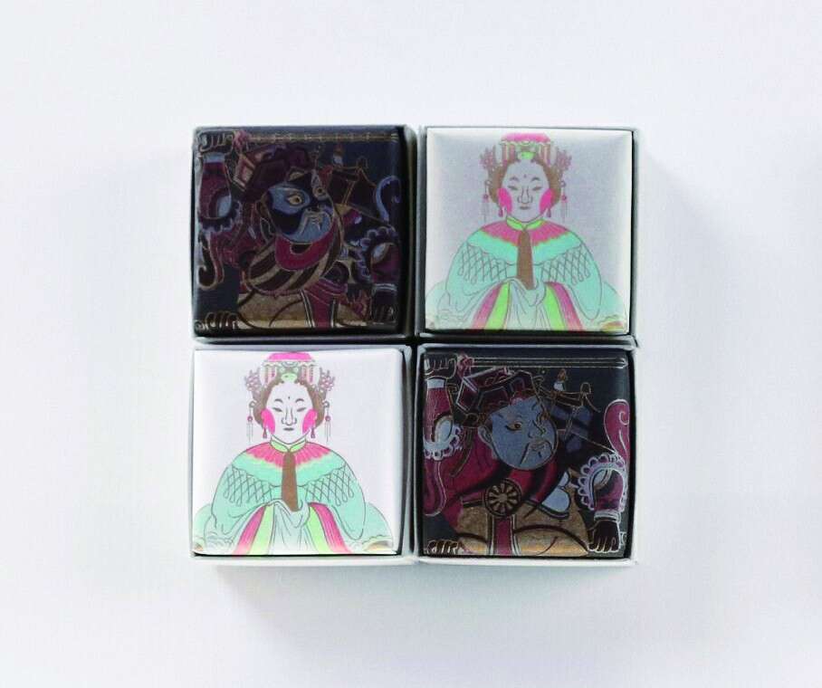 國立歷史博物館透過文物授權打造「眾神潮」系列產品，以設計觀點轉譯神祇圖像，打造別具特色的肥皂等日常用品。 [最大闊度 1024 最大高度 768]